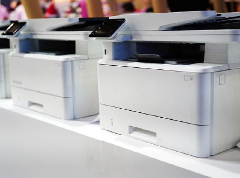 napredni barvni laserski tiskalnik